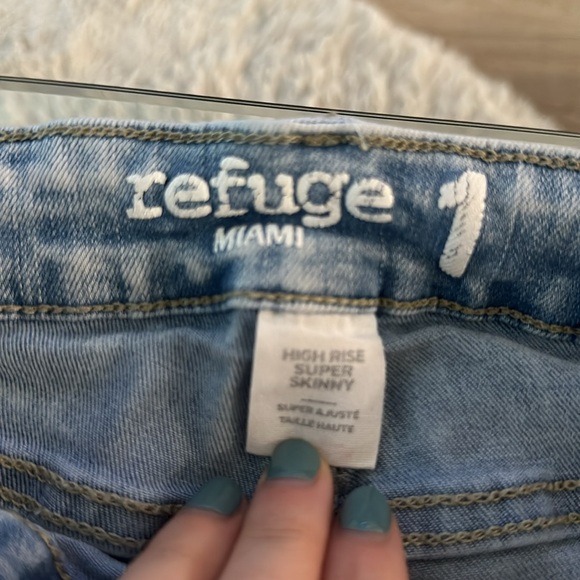 Ripped Jeans - Picture 2 of 3